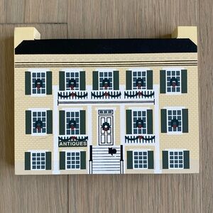 Newbill-McElhiney House - St. Charles Christmas Series - The Cat's Meow